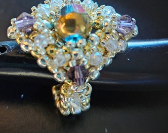 Luxury sparkling beaded crystal ring/Feestelijke sprankelende kristallen kralen ring.