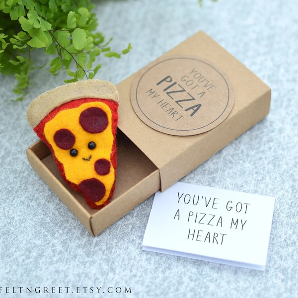 Joli cadeau pizza en feutre, boîte d'allumettes cadeau jeu de mots, jolie pizza en feutre, cadeau amour, jeu de mots, cadeau Saint Valentin, Vous avez une pizza mon coeur