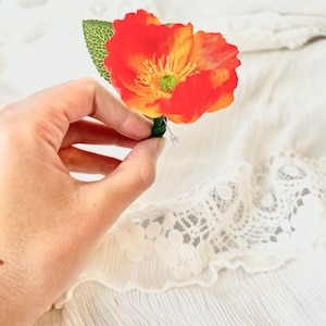 Poppy Flower Boutonniere, Colorful Groomsmen Brooch, Wedding Flower for Men, Boutonniere for Groom, Poppy Lapel Pin, Mens Flower Pins, Boho