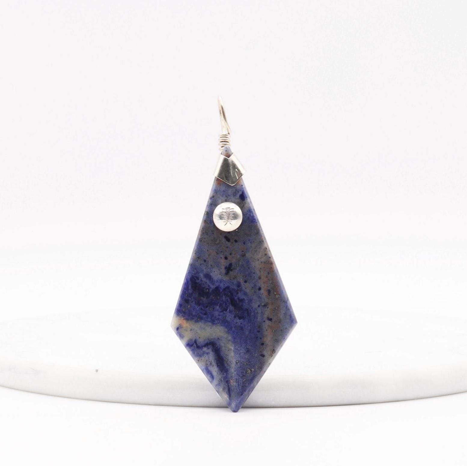 Pierre Sodalite De Namibie – 6.25 Carats Non Chauffée, 15x10x5mm, Qualité Collection