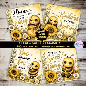 Può includere: Set di quattro sottobicchieri quadrati con disegni di api e fiori. Ogni sottobicchiere presenta una frase diversa: "Home is where your honey is", "Kindness is always in season", "Bee humble, bee kind" e "You are as sweet as honey". Ogni sottobicchiere misura 10 x 10 cm.
