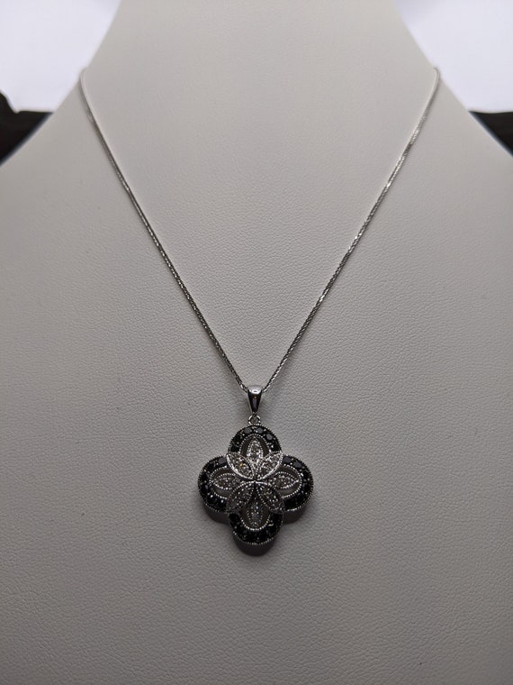 14k white gold black and white diamond clover neck