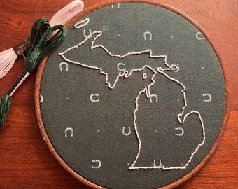 Pieza terminada bordada a mano de Michigan - Personalizable