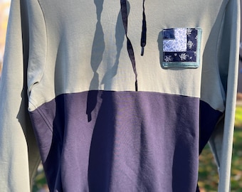 Sudadera con capucha y bolsillo acolchado, talla mediana - Sudadera bicolor reciclada con bolsillo delantero acolchado