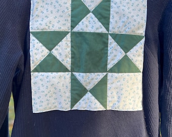 Sudadera azul marino con cremallera de un cuarto y estampado de bloques de patchwork - Reciclada