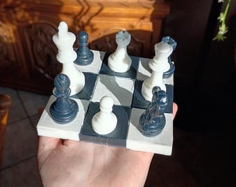 Saponetta con scacchiera e giocatori in bianco e nero, maschile