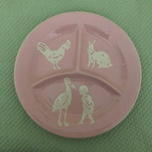 Charming 1930s vintage child&#39;s divided plate Cameo by Harker Pottery with white embossed animals on pink background
