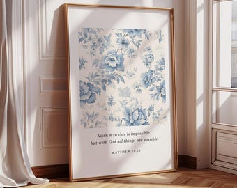 Puede incluir: Un diseño de arte de pared imprimible con un patrón floral azul y blanco con la cita "Con el hombre esto es imposible, pero con Dios todas las cosas son posibles. Mateo 19:26"