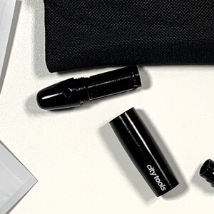 Smell Proof Complete Adventure Kit with "sneak a toke" pipe bild 2