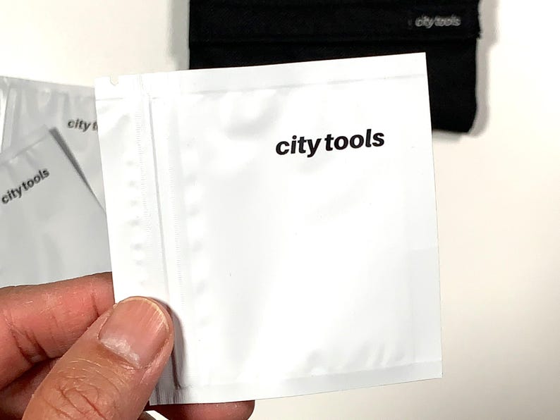 Smell Proof Complete Adventure Kit with "sneak a toke" pipe bild 8