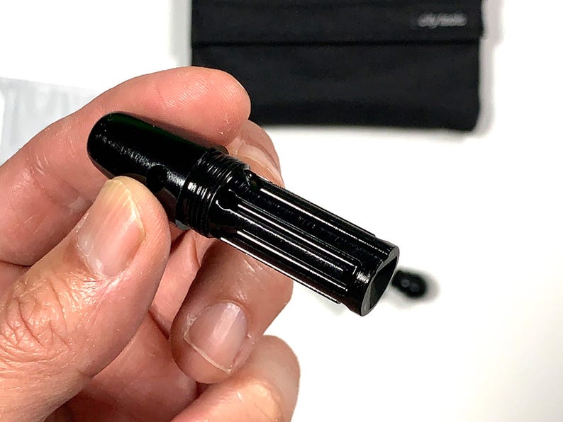 Smell Proof Complete Adventure Kit with "sneak a toke" pipe bild 3