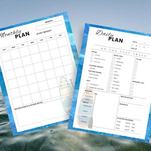 Peut inclure: Deux pages imprimables pour un plan de jeûne quotidien et mensuel. Le plan quotidien comprend des sections pour la phase, comment vous vous sentez, à faire, la durée du jeûne, les heures de jeûne, le régime alimentaire, les macros, l'apport en eau, l'entraînement et les lectures de glycémie. Le plan mensuel comprend une grille de calendrier pour chaque jour de la semaine et une section pour les événements majeurs et autres notes. Les deux pages présentent un arrière-plan aquarelle bleu et blanc avec un graphique de planche à pagaie.