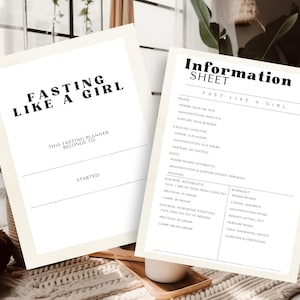 Peut inclure: Un planificateur de jeûne imprimable avec le titre "Fasting Like a Girl". Le planificateur comprend des sections pour "This Fasting Planner Belongs To", "Started", "Phase", "Fasting Length", "Diets", "Macros", "Workout", et "Information Sheet".
