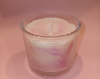 Candela profumata al marmo rosa, aroma fresco e rilassante