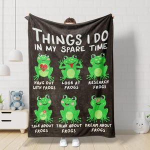 Funny Frog Blanket for Kids – Cozy Gift for Frog Lovers & Toddler Birthday Present, Frog Owner Gift Adorable Frog Decor for Nuresy Room