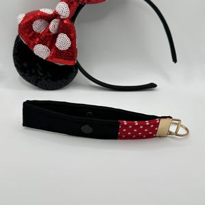 Polka Dot Mouse Ear Headband Holder: Amusement Park Wristlet