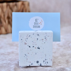 Brauner Terrazzo Visitenkartenhalter für Schreibtisch, einzigartiger Kartenständer Schreibtisch Organizer, niedliche Bürogeschenke für Schreibtisch