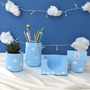 Cloud Office Organizer Set van 5 (pennenhouder en notitiekubushouder en visitekaartjeshouder en plantenpot en plant) - Lichtblauw