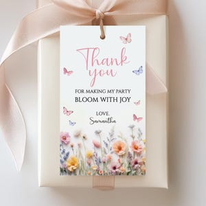Etiqueta de presente de festa de aniversário floral com borboleta editável, etiqueta de agradecimento de primeiro aniversário de flores silvestres faça você mesmo, etiqueta de agradecimento de jardim de flores