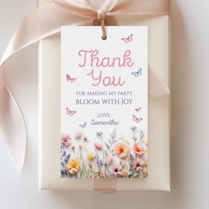 Étiquette modifiable de cadeau de fête d'anniversaire de papillon, étiquette de faveur de 1er anniversaire de fleurs sauvages, étiquette de remerciement florale de garden-party, décor de partie de papillon