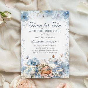 Invito modificabile per addio al nubilato con tè floreale blu, invito fai da te per il tè con la futura sposa, invito per l'high tea party nel giardino delle farfalle