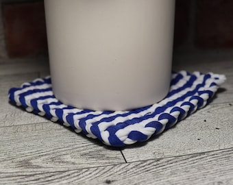 Juego de agarraderas tejidas a mano: salvamanteles de algodón azul y blanco