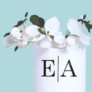 Adorno para tarta con inicial personalizada: adorno o dije personalizado con letras en MDF o acrílico para bodas, cumpleaños, bautizos y eventos.