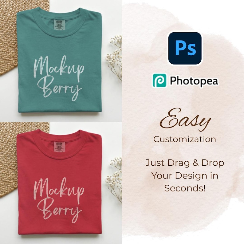K&ouml;nnte beinhalten: Zwei T-Shirts, eines in T&uuml;rkis und eines in Rot, werden gezeigt. Jedes Shirt tr&auml;gt den Text "Mockup Berry" in einer Schreibschrift. Das Bild enth&auml;lt auch die Logos von Photoshop und Photopea sowie die Worte "Easy Customization".