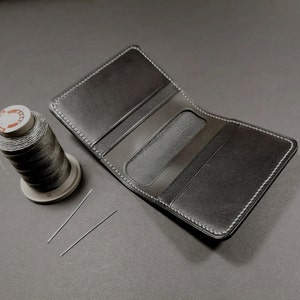 Cartera plegable de cuero cosida a mano para hombre / Cartera de hombre de lujo / Regalo hecho a mano para él