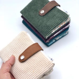 Handlicher mini Geldbeutel /praktisches Portemonnaie / Geldbörse mit Kord in blau/ grün/ lila oder beige mit Initialen personalisierbar