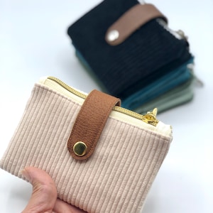Handlicher mini Geldbeutel /praktisches Portemonnaie / Geldbörse mit Kord in beige/ schwarz/ blau oder grün mit Initialen personalisierbar