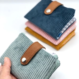 Handlicher mini Geldbeutel /praktisches Portemonnaie  mit Kord in blau/ mintgrün / rosa oder ockergelb mit Initialen personalisierbar