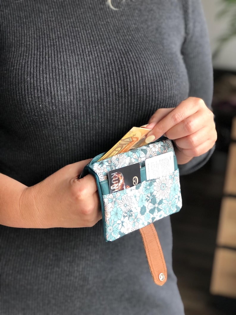 Handy mini wallet / practical purse / purse with cord in blue/ green/ purple or beige, customizable image 5