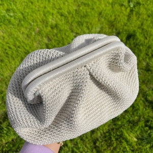 Pochette en macramé-sac bohème naturel-sac à main en tricot pour Pâques ou la fête des mères-cadeau personnalisé pochette au crochet-sac élégant fait main pour femme