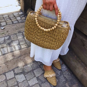 Bolso de verano bohemio de rafia, regalo hecho a mano para mamá, bolso de playa de paja con cuentas de madera, bolso de playa de rafia multicolor personalizado, accesorio de moda de verano.