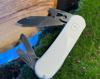 Victorinox Evolution 10 White Xmas Christmas 2016 2.3803.C77, New in box