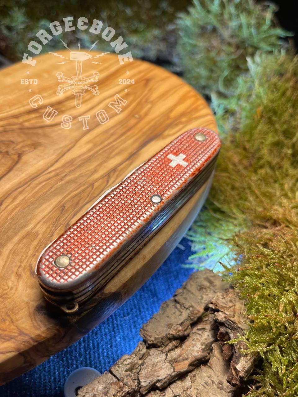 Victorinox Farmer Elinox Alox Old Cross 93 Mm Model 2242 (0.8241