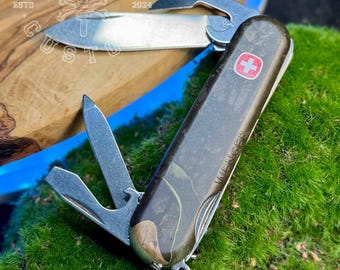 Wenger (Victorinox) Hardwoods 10 (Commander), New in box (1.10.09.803)