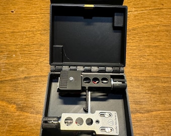 Headshell storage container for standard phono cartridge headshells