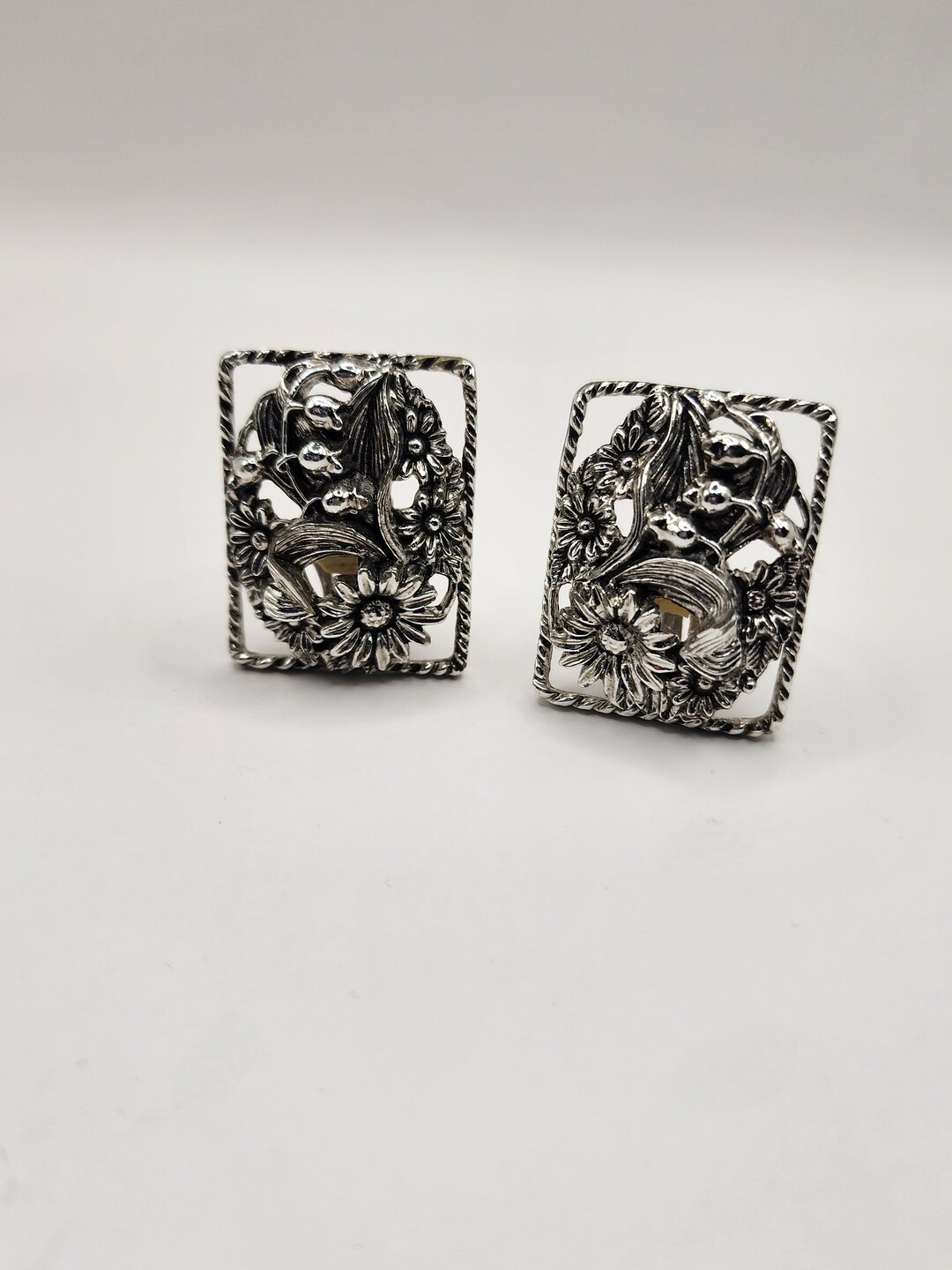 Sarah Coventry 60s Signed Floral Cottagecore Silver Filigree Clip on ...