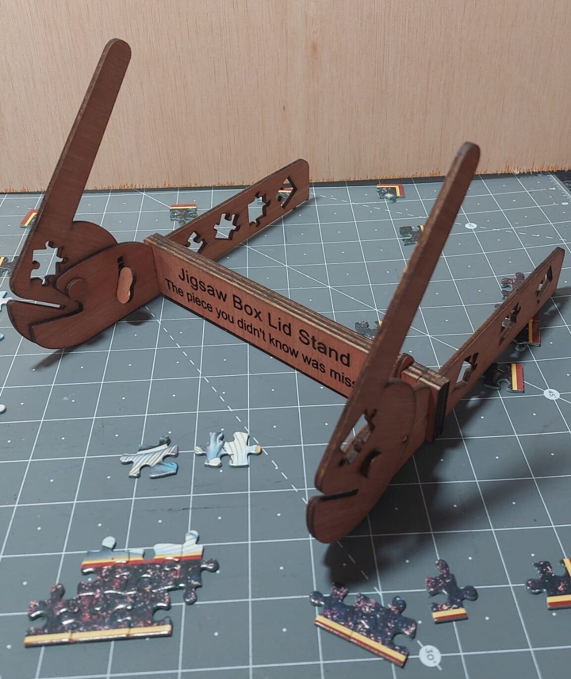 Jigsaw Puzzle Box Lid Stand, Adjustable Width for Landscape or Portrait