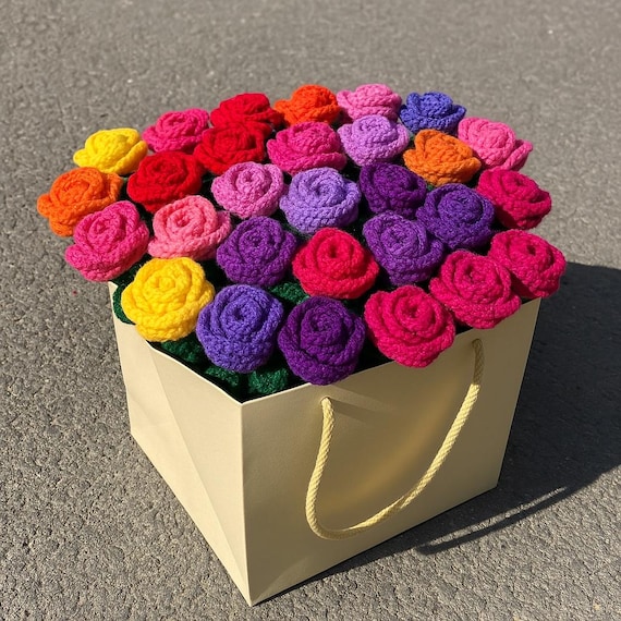 かぎ針編みのローズブーケブランケット：ハンドメイドウールスロー