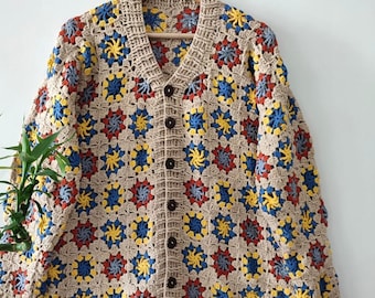 Beige häkeln Grandma Square Cardigan: Handgemachter Baumwoll Unisex Pullover