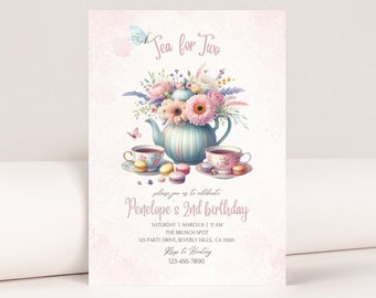 Puede incluir: Una invitación a una fiesta de té en rosa y blanco con una tetera y tazas de té decoradas con flores. El texto dice "Sea for Two" y "Penelope's 2nd birthday".