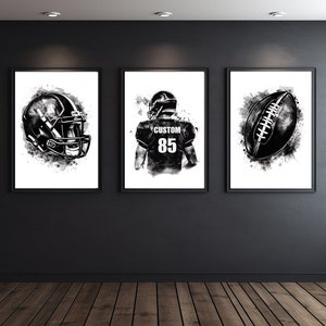 Impresión de arte de pared de fútbol americano personalizada, juego de 3 pósteres de camisetas de fútbol personalizadas, regalo para él, decoración deportiva para habitación de niños en blanco y negro