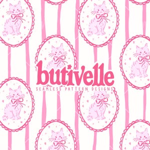 Puede incluir: Diseño de patrón sin costuras con gatos rosas en marcos ovalados, adornados con lazos, sobre un fondo de rayas verticales rosas sobre fondo blanco. El texto "butivelle" y "SEAMLESS PATTERN DESIGNS" se muestran en rosa.