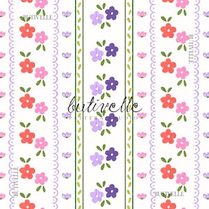 Puede incluir: Un patrón vertical repetitivo sobre fondo blanco con franjas de flores rosas y rojas con hojas verdes, alternadas con filas de pequeñas flores moradas y una columna central de racimos florales morados y lilas con hojas verdes.