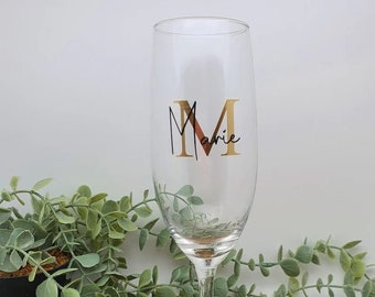 Sektglas personalisiert mit Wunschname | Glas personalisiert | Glas mit Name | Geschenkidee | Einweihungsparty | JGA | Hochzeitsgeschenk