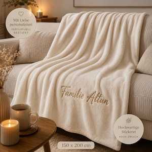 Personalisierte Wohndecke mit Stickerei | Kuscheldecke mit Wunschtext | Flanelldecke 150x200 | Geschenk für Familie & Paare