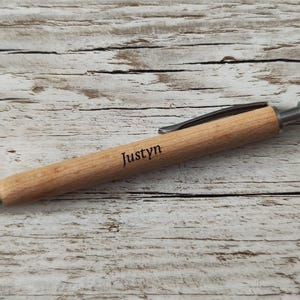 Holz Kugelschreiber aus Bambus mit individueller Wunschgravur, Gastgeschenk, Stift mit Name Abschiedsgeschenk, Kleines Geschenk